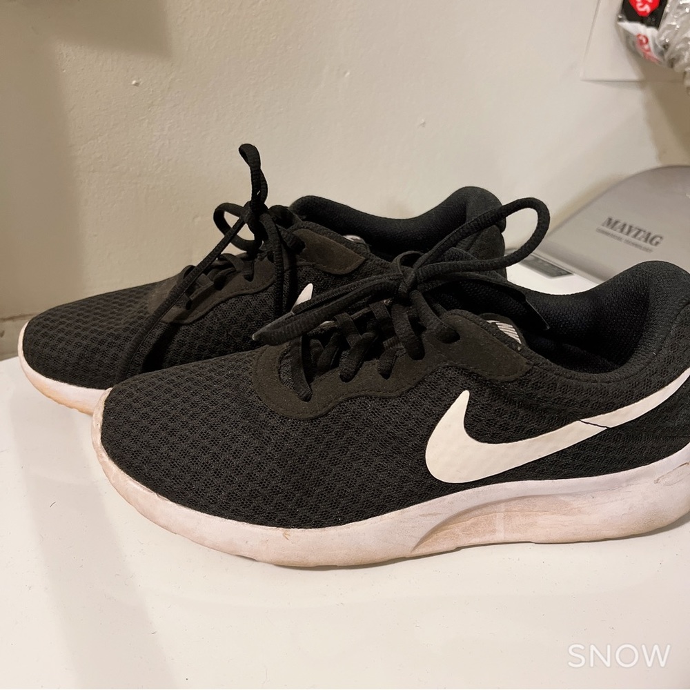Black Nike Shoes